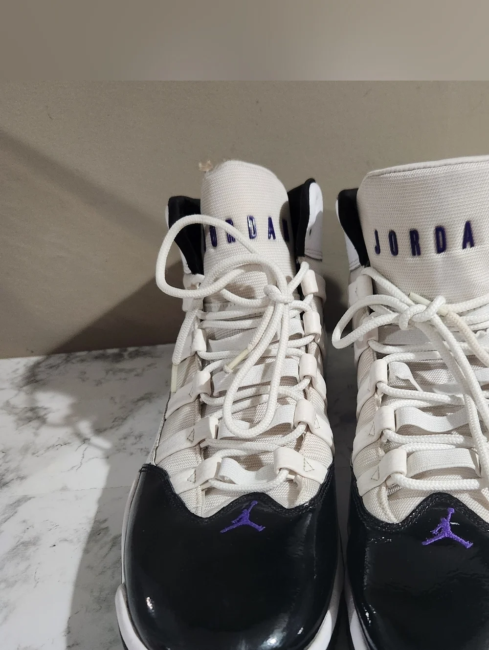 Size 13M Jordan Max Aura 'Concord' White Dark Concord Black AQ9084-121 Preowned
